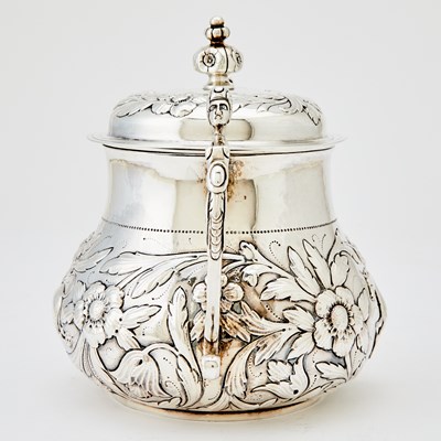 Lot 316 - George III Sterling Silver Covered Porringer