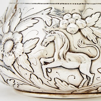 Lot 316 - George III Sterling Silver Covered Porringer