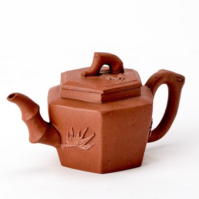 Lot 497 - A Chinese Yixing Pottery Teapot