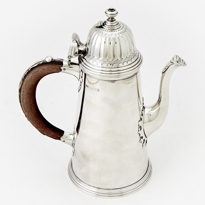 Lot 594 - Tiffany & Co. George I Style Sterling Silver Chocolate Pot