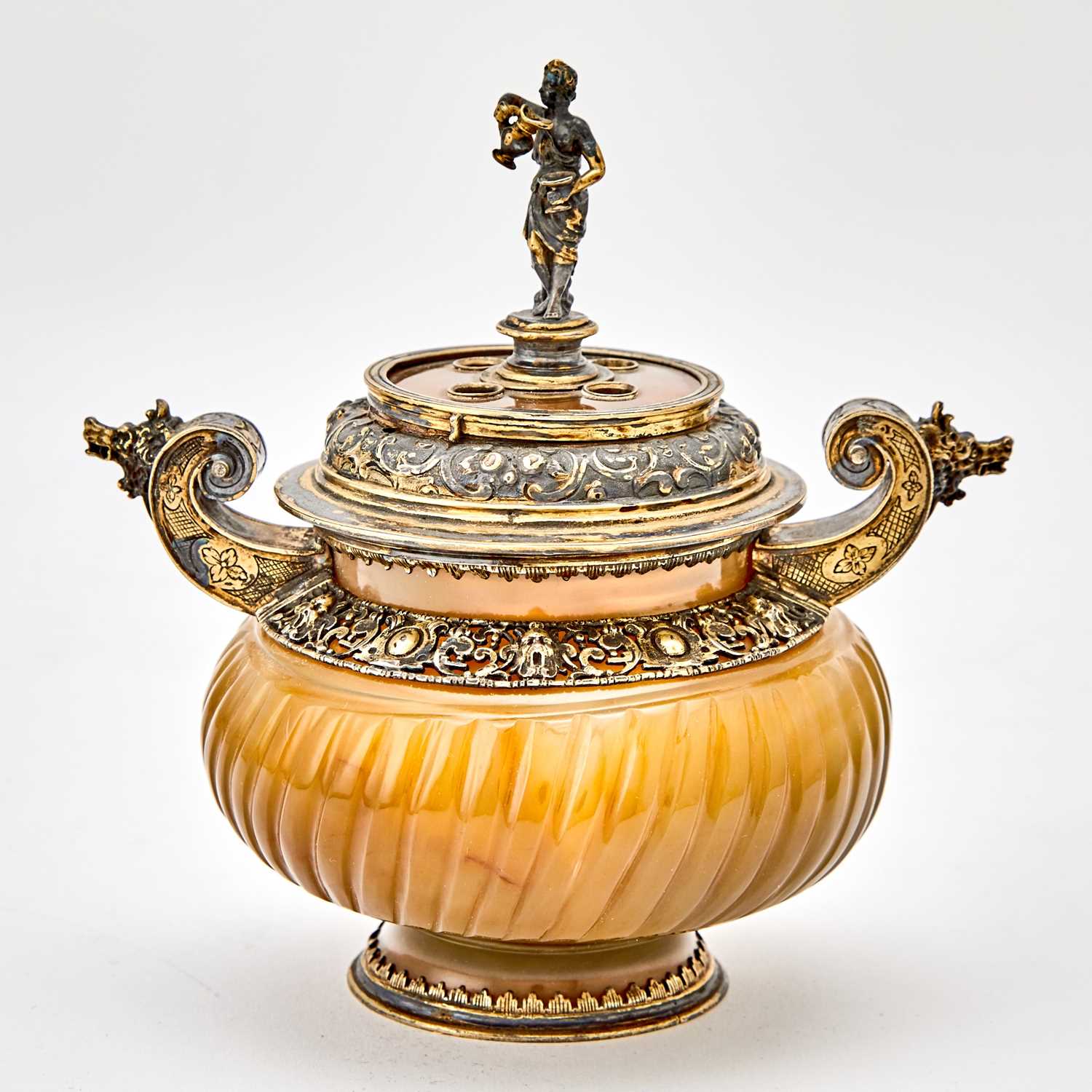 Lot 541 - German Baroque Gilt-Silver-Mounted Agate Twin-Handled Inkwell with Cover