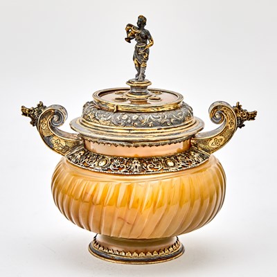 Lot 541 - German Baroque Gilt-Silver-Mounted Agate Twin-Handled Inkwell with Cover