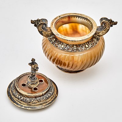 Lot 541 - German Baroque Gilt-Silver-Mounted Agate Twin-Handled Inkwell with Cover