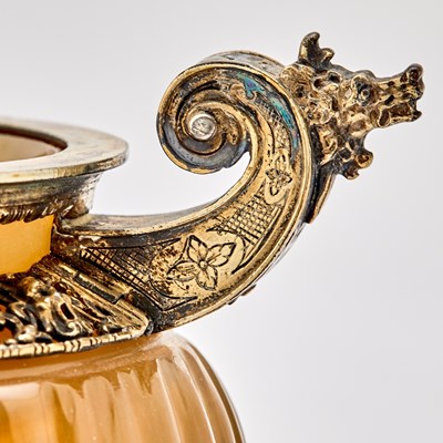 Lot 541 - German Baroque Gilt-Silver-Mounted Agate Twin-Handled Inkwell with Cover