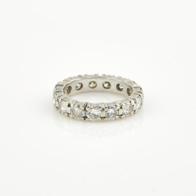 Lot 275 - Diamond Wedding Ring, 15 diamonds about 2.75 cts., Platinum 4 dwt., stone damaged