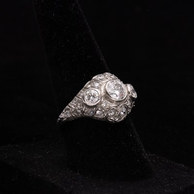 Lot 205 - Platinum and Diamond Ring