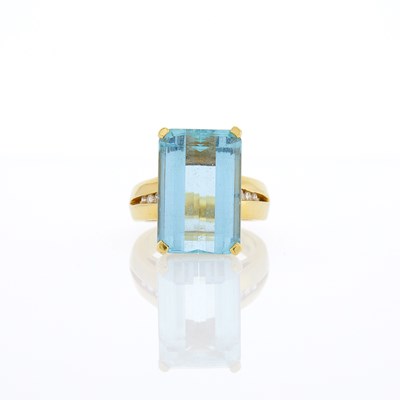 Lot 1050 - Gold, Aquamarine and Diamond Ring