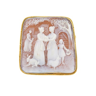 Lot 1126 - Gold and Shell Cameo Pendant-Brooch