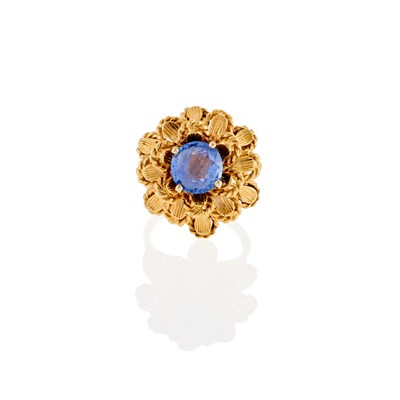 Lot 163 - Gold and Sapphire Ring