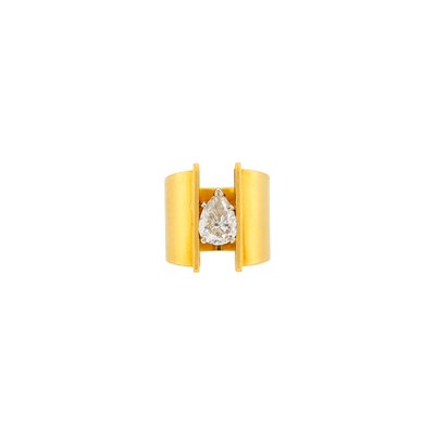 Lot 103 - Wide Gold and Diamond Ring