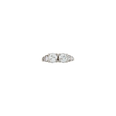 Lot 115 - Platinum and Diamond Ring