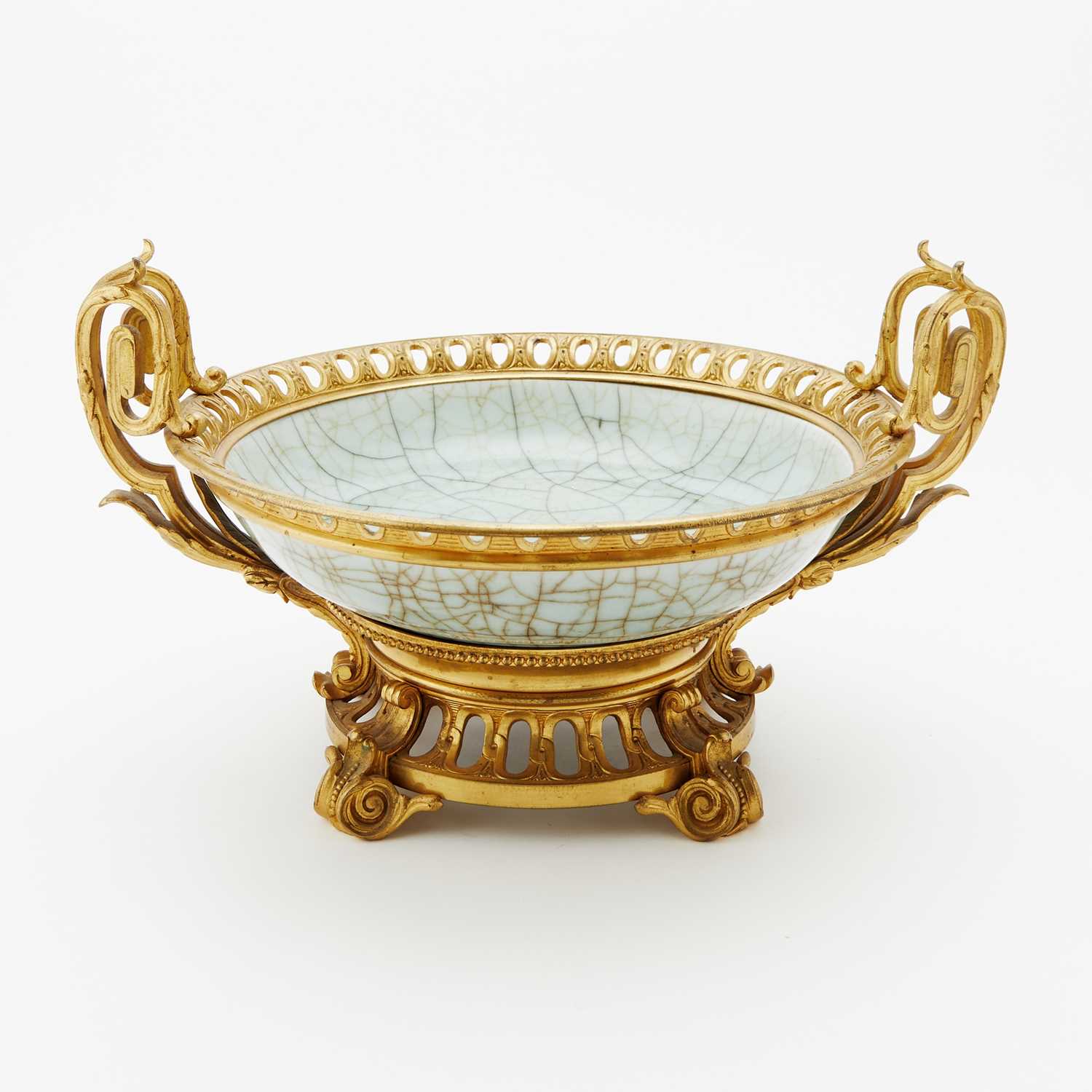 Lot 109 - Chinese Crackle Glazed Porcelain Dish