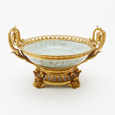Lot 109 - Chinese Crackle Glazed Porcelain Dish