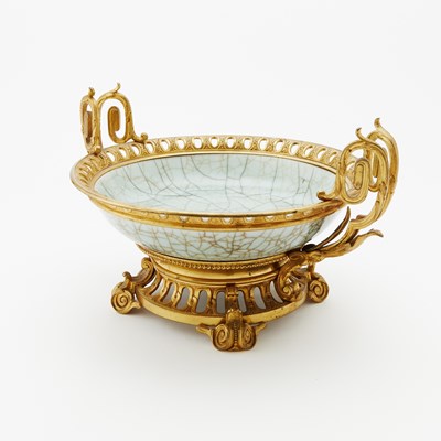 Lot 109 - Chinese Crackle Glazed Porcelain Dish