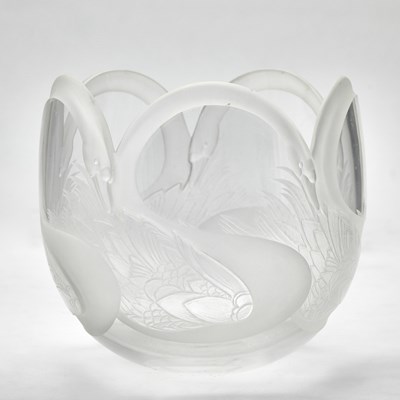 Lot Steuben Hand-Blown, Wheel-Engraved and Diamond-Point Engraved Glass "Swan" Bowl