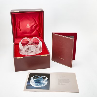 Lot 243 - Steuben Hand-Blown, Wheel-Engraved and Diamond-Point Engraved Glass "Swan" Bowl