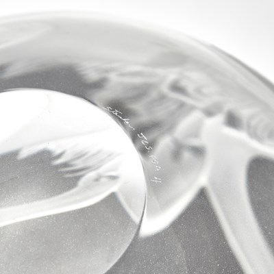 Lot 243 - Steuben Hand-Blown, Wheel-Engraved and Diamond-Point Engraved Glass "Swan" Bowl