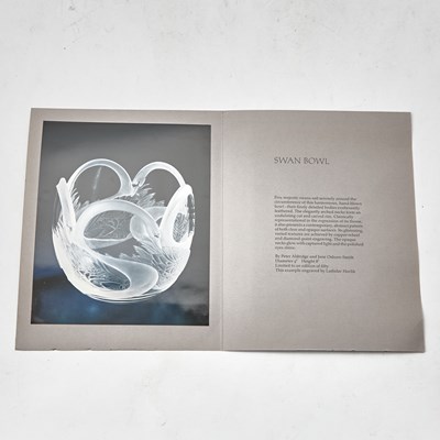 Lot 243 - Steuben Hand-Blown, Wheel-Engraved and Diamond-Point Engraved Glass "Swan" Bowl