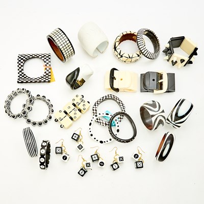 Lot 607 - Group of Black and White Bangle Bracelets