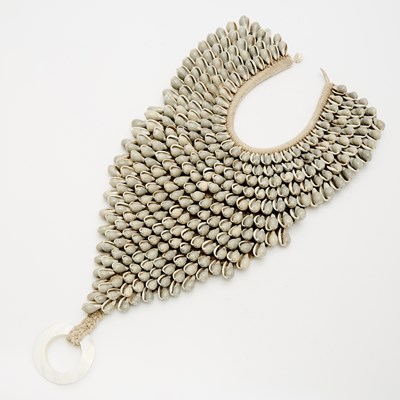 Lot 96 - Indonesian Style Gray Cowrie Shell Necklace