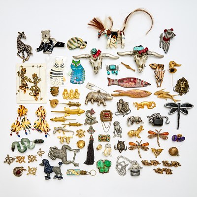 Lot 628 - Large Group of Animal-Themed Brooches