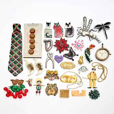 Lot 220 - Group of Costume Jewelry