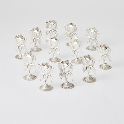 Lot 574 - Set of Twelve Sterling Silver Novelty Flower Place Card Holders