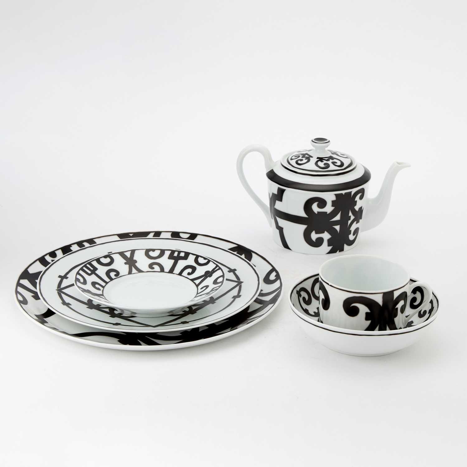 Lot 921 - Hermès Balcon du Guadalquivir Porcelain Dinner Service