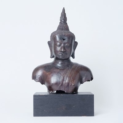 Lot 597 - South East Asian Bronze Bust of Buddha