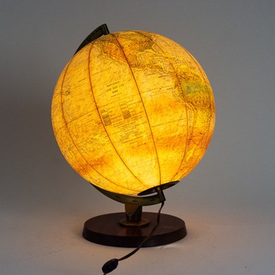 Lot 83 - Globe Form Lamp