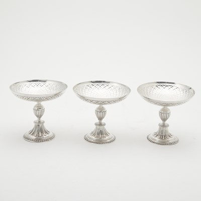 Lot 679 - Set of Three George V Sterling Silver Low Compotes