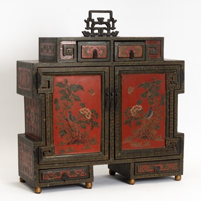 Lot 283 - Chinese red lacquer chest