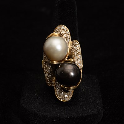 Lot 279 - Gold, Multicolored Cultured Pearl and Diamond Ring