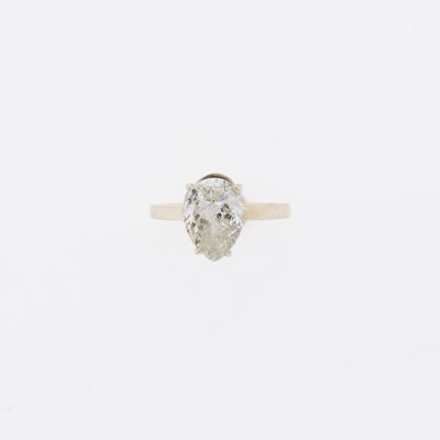 Lot 3264 - White Gold and Diamond Ring