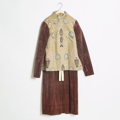 Lot 409 - Japanese Inspired Silk Velvet Embroidered Ensemble