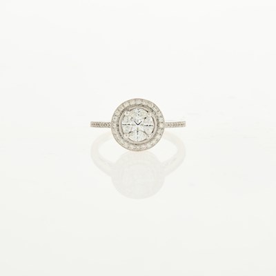 Lot 1101 - White Gold and Diamond Ring