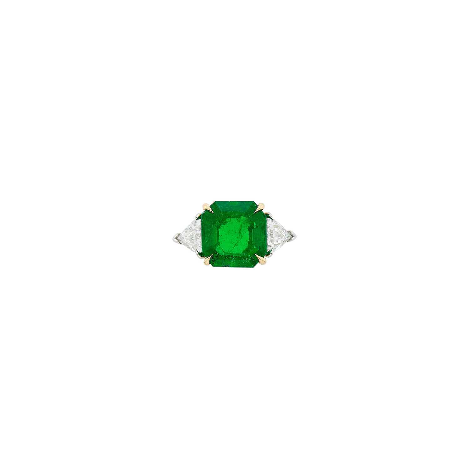 Lot 147 - Platinum, Gold, Emerald and Diamond Ring