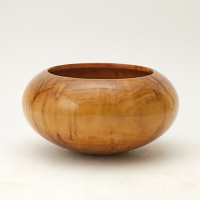 Lot 1124 - Matt Moulthrop Turned Silver Maple Open Globe