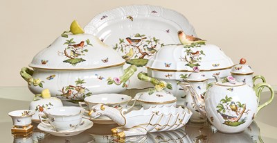Lot 172 - Herend Porcelain "Rothschild Bird" Pattern Dinner Service