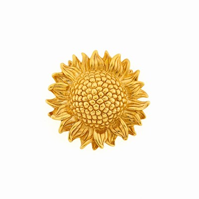 Lot 3022 - Gold Sunflower Brooch