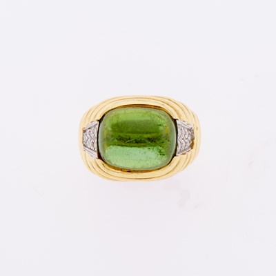 Lot 3101 - Gold, Cabochon Peridot and Diamond Ring