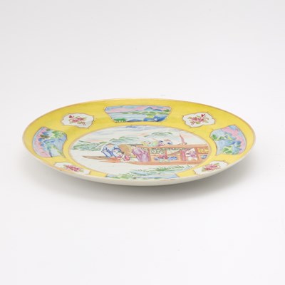 Lot 121 - Chinese Export Enameled Porcelain Plate