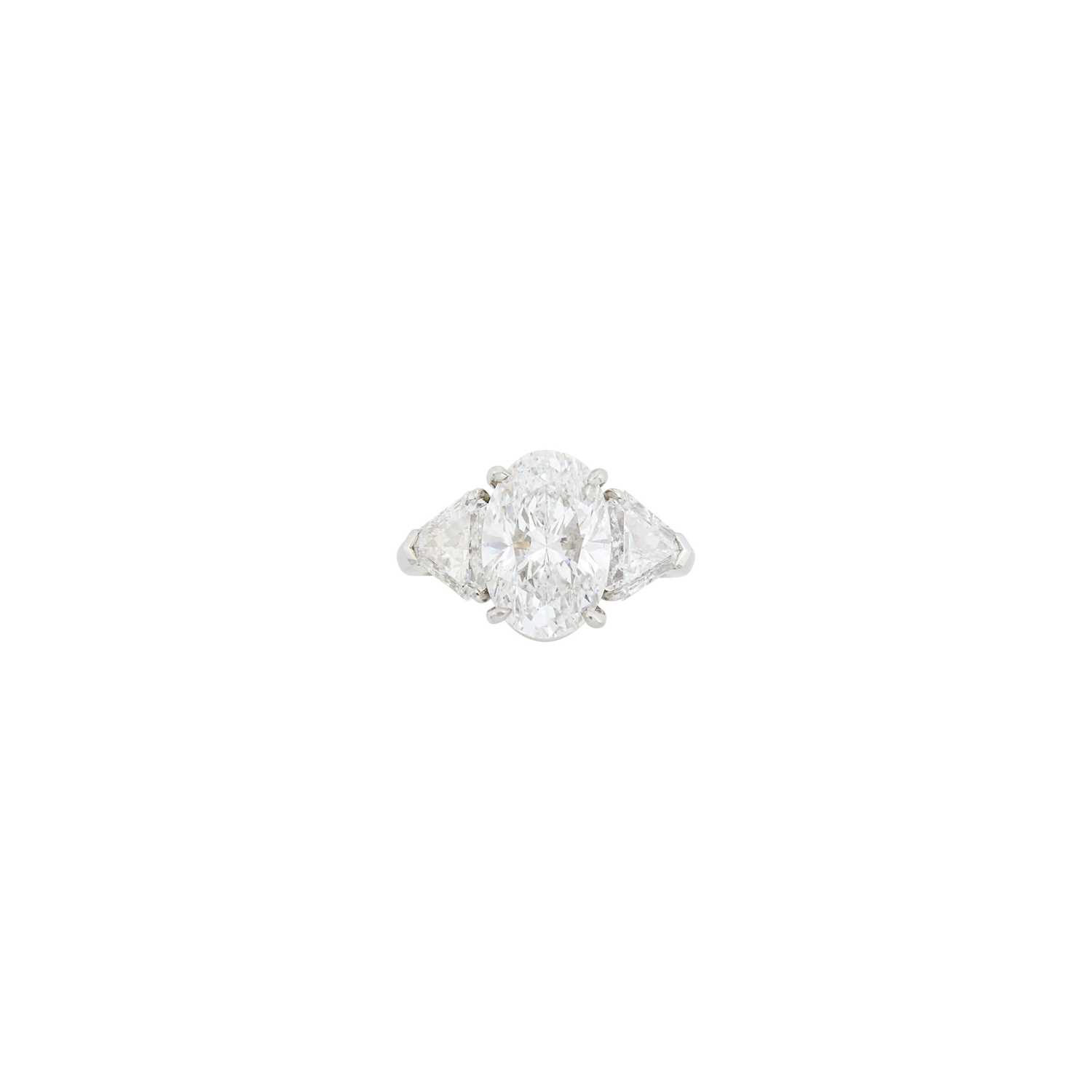 Lot 225 - Platinum and Diamond Ring