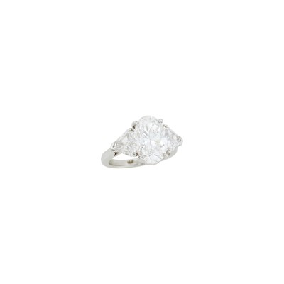 Lot 225 - Platinum and Diamond Ring