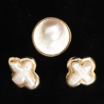 Lot 203 - Pair of 14KT Gold and Baroque Freshwater Pearl Earclips