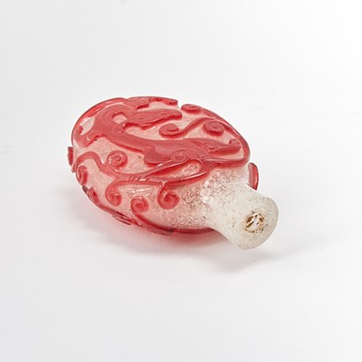 Lot 103 - Chinese Glass Overlay Snuff Bottle