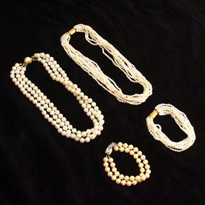 Lot 281 - Group of Imitation Pearl and Costume Jewelry