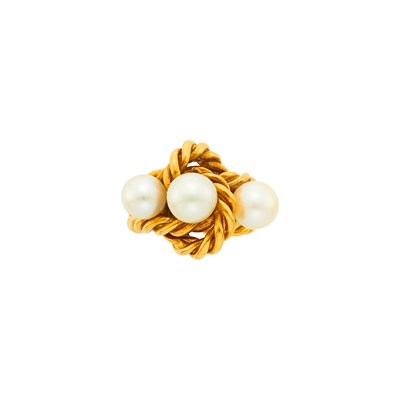 Lot 2013 - Gold and Cultured Pearl Knot Ring