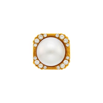 Lot 2100 - Hammered Gold, Mabé Pearl and Diamond Ring
