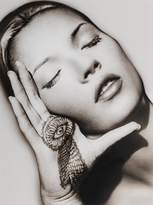 Lot Albert Watson, Kate Moss, Sun and Henna, Marrakech, 1993